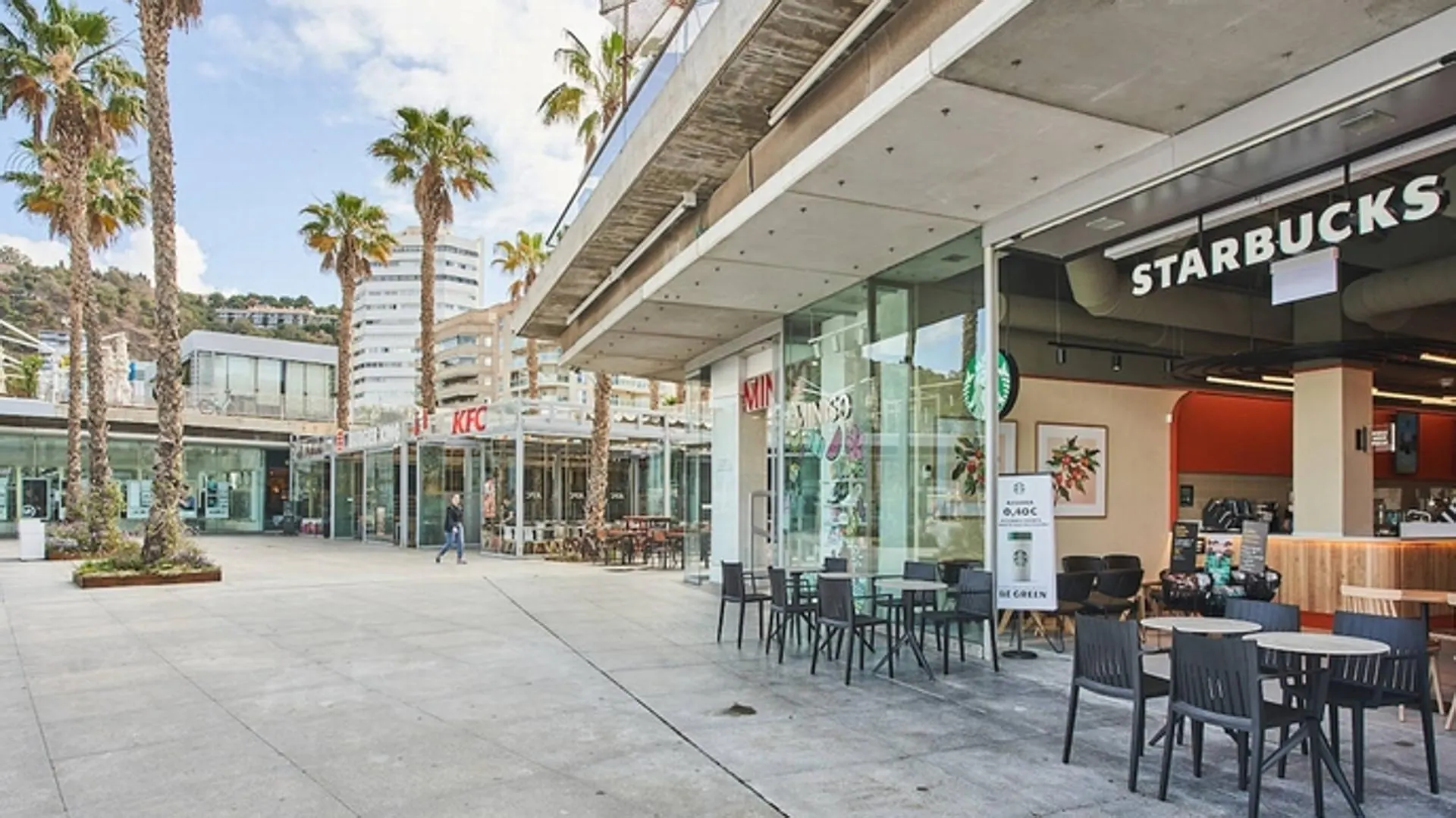 starbucks-opens-new-coffee-shop-in-muelle-uno-and-donates-opening-day-proceeds-to-charity-sur